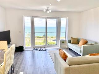 Lovely New 2 Bedroom Condo with Stunning Seaviews - 9