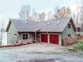 Crescent Lakehouse - Surf, Ski and Serenity - 2