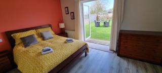 Spacious Curragh 2-bed apartment with own entrance - 8