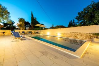 Amazing house W pool and big sunny terrace close to sea & beach - Splitska - 3