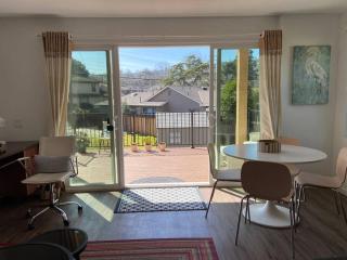 Spacious Bright Renovated 2 Bedroom 2 Bath Central - 6