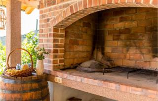 Five-Bedroom Holiday Home In Vinjani Donji - 5