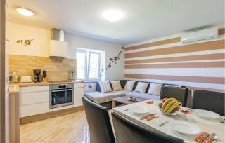 Awesome Apartment In Svpetar U Sumi - 9