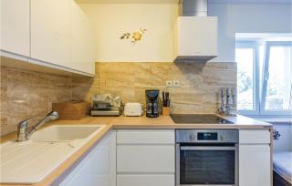 Awesome Apartment In Svpetar U Sumi - 2