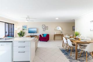 Florentine 13, 11 Columbia Close -fabulous unit with air con, wifi, pool, lift and waterviews - Nelson Bay - 1