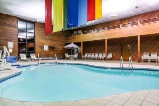 Days Inn & Suites by Wyndham Wausau - Wausau - 1