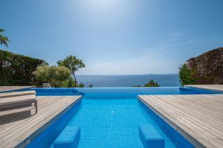 Herce Property - Private Pool & Beachfront Villa - 9