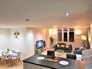 Grade 2 Listed Converted Church, Within 750yrds to Southsea Beach - 8