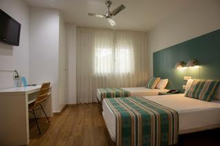 Yomo Hostal BCN Port - 2