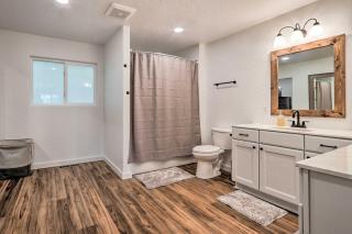 Spacious Sun-Up Bay Cabin, 20 Min to Downtown CDA! - 1