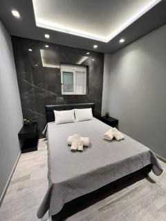 Luxury Black and White Interior Apartments - Kalamata - 2