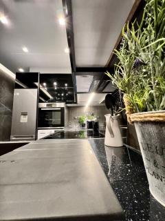 Luxury Black and White Interior Apartments - Kalamata - 3