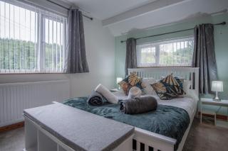 Tucking Mill - 3 Bedroom Holiday Home - Stepaside - Stepaside - 1