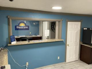 Days Inn by Wyndham Pratt - Pratt - 8