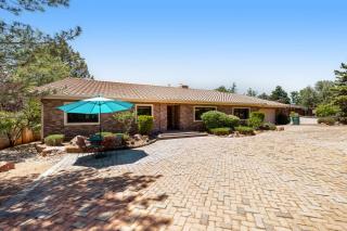 Four Queens in Chapel - 8