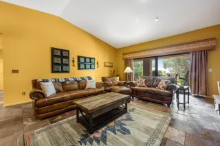 Four Queens in Chapel - 6