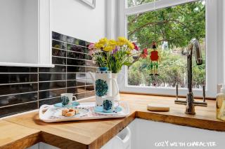 Cozy with Character Cochrane Cottage at Leith Links Park - 5