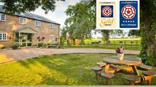 The Coach House at Lodge Farm with Hot Tub - 8