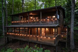 Secluded Sunrise Ridge-10 Min From Blue Ridge, King Beds, Hot Tub, 2 Porches, Fireplace Wood Burning, Mountain View, Cozy - Blue Ridge - 0