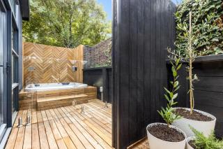 The Love Shack - romantic bungalow - 8