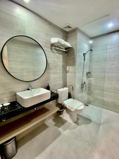 Front One King Hotel Tuban - Tuban - 5