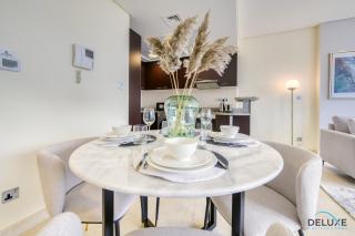Great Rate Stylish 1BR with Pool & Top Amenities by Deluxe Holiday Homes - Dubai - 8