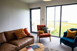 Residence 3 by Together Travel - Luxury 2-Bed Ground Floor Apartment - 5