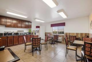 SureStay Hotel by Best Western Fernley - Fernley - 4