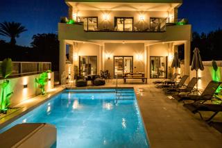 Old Cinema Suites - Stylishly Decorated Retreat with Pool or Jacuzzi by the Sea in the Heart of Laganas Βy Villa Mana Gers - Laganas - 1