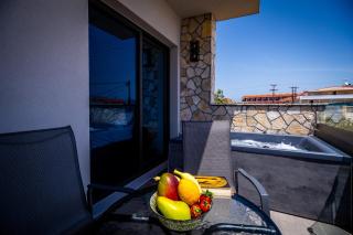 Old Cinema Suites - Stylishly Decorated Retreat with Pool or Jacuzzi by the Sea in the Heart of Laganas Βy Villa Mana Gers - Laganas - 2