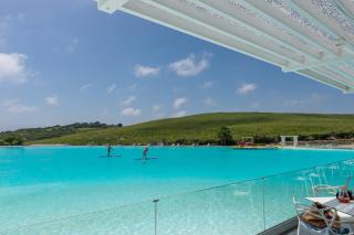 Alcazaba Lagoon Apartment with Private Beach, Pools, Gym, Sauna, Hot Tub & Fully Equipped Kitchen - Casares - 2