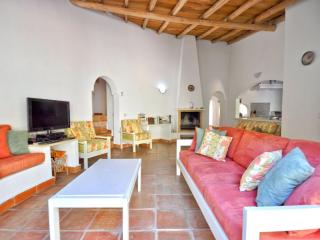 Comfortable and spacious, 4 bedroom traditional Villa - Almancil - 1