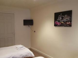 A35 Pit Stop Rooms - Axminster - 1