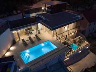 New Villa Stella with 32 sqm private heated pool Jacuzzi Sauna Media room 3 bedrooms - Blato na Cetini - 0
