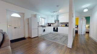 Beautiful & Spacious with 2 Free Parking Spaces - SRK Accommodation - Peterborough - 2