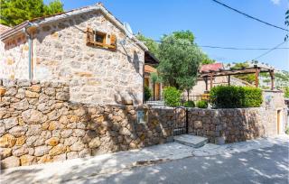 Lovely Home In Starigrad With Kitchen - Marasovići - 1