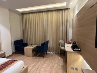 Hotel RRV Premier - 8