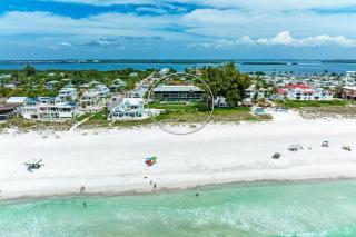 Sunset Beach 102: Gulf Front, Stunning Views, On the Beach, Pool by Anna Maria Life Vacation Rentals - 9