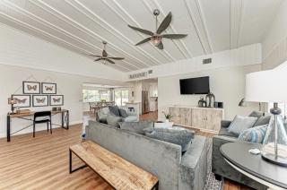 Lazy Lagoon: On Canal, Pool, Boat Dock, 2 blocks to Beach by Anna Maria Life Vacation Rentals - 3