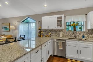2 Bed Condo-The Greens at Thousand Hills-Coffee Bar - 6