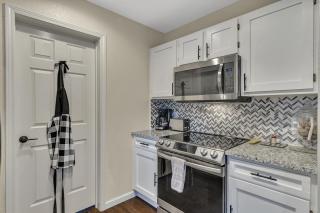 2 Bed Condo-The Greens at Thousand Hills-Coffee Bar - 3