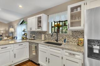 2 Bed Condo-The Greens at Thousand Hills-Coffee Bar - 2