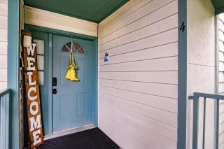 2 Bed Condo-The Greens at Thousand Hills-Coffee Bar - 7
