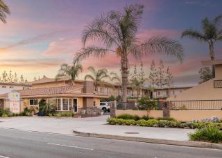 Anaheim Islander Inn and suites near Park and Convention center - Anaheim - 7