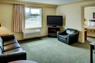 Ramada by Wyndham Hinton - 7