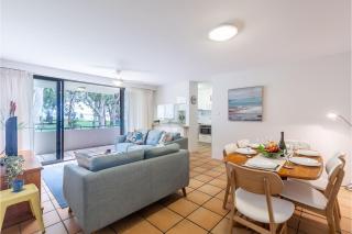 Mistral Court 2, 17 Mistral Close - little beach water views & Wifi - 0