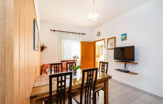 2 Bedroom Amazing Apartment In Modric - 6