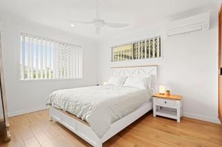 Theresa St 16 Golden Beach - 3