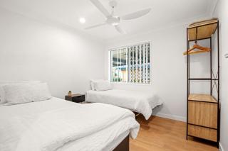 Theresa St 16 Golden Beach - 2