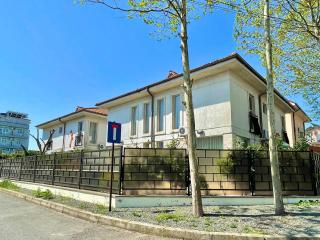 Emma and Armin Apartments & Garden - 0